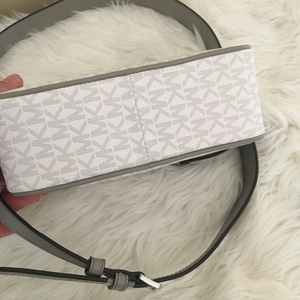 Last one✨Michael Kors small Connie Crossbody Bag - Picture 5 of 8